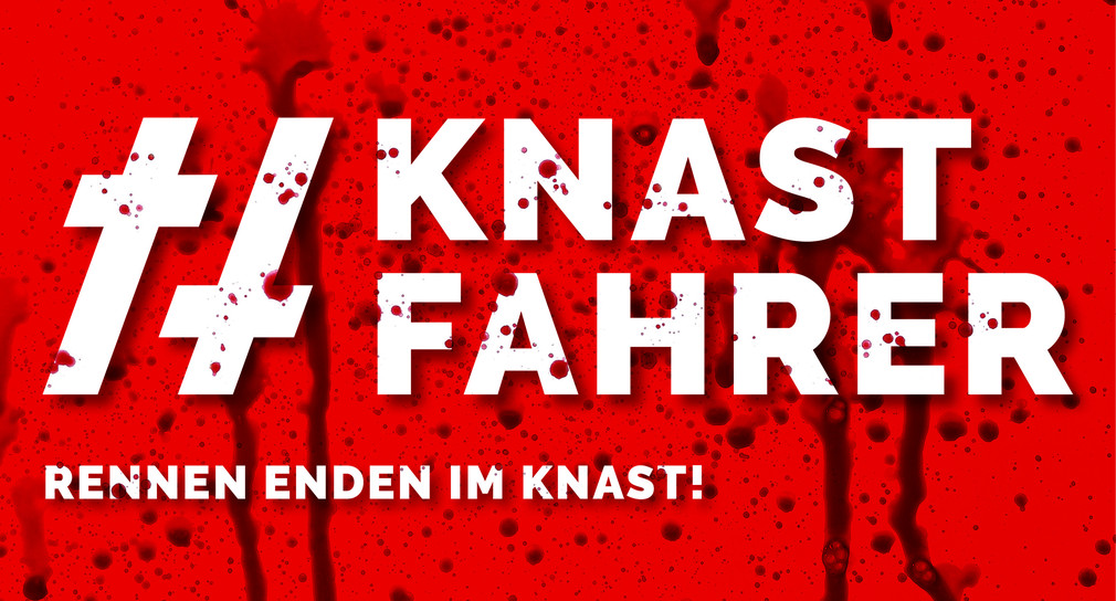 Banner mit Blutspritzern mit der Auschrift "Knastfahrer, Rennen enden im Knast!"