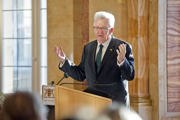 Empfang Kretschmann empfängt Vertreter aus Adelsfamilien Ministerpräsident Winfried Kretschmann bei seiner Ansprache