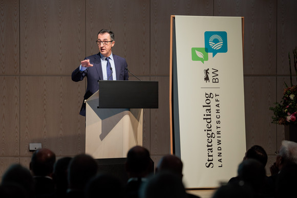 Landwirtschaft Auftakt des Strategiedialogs Landwirtschaft Bundeslandwirtschaftsminister Cem Özdemir bei seiner Rede
