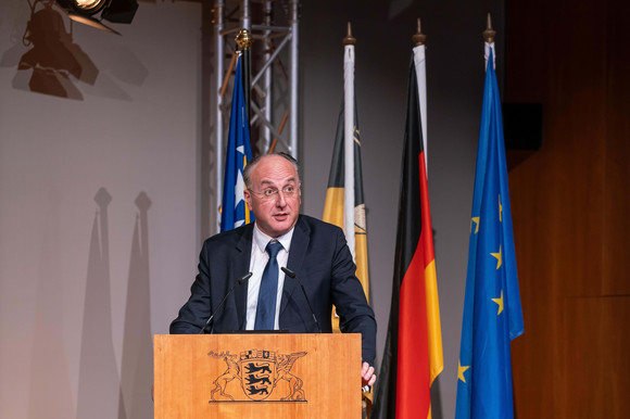 Europa 10. Donausalon zur Zukunft des Donauraums Damir Arnaut, Botschafter von Bosnien und Herzegowina, bei seiner Ansprache