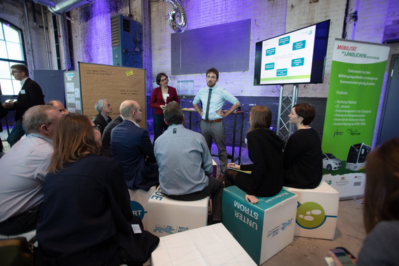 Digitale Mobilität verWEGEner Höhepunkt der Ideenschmiede digitale Mobilität VerWEGEn: Die Ideenkonferenz des Ministeriums für Verkehr BW (Bilderquelle: Christian Hass)