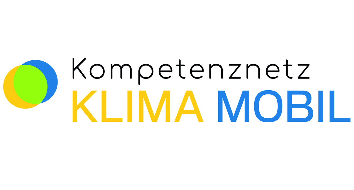 Logo des Kompetenznetz Klima Mobil mit dem ausgeschriebenen Namen und zwei Kreisen, die eine gemeinsame Schnittmenge bilden.