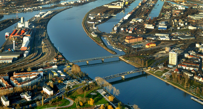 Die Europabrücke über den Rhein zwischen Kehl und Straßburg (Bild: Manfred Grohe)