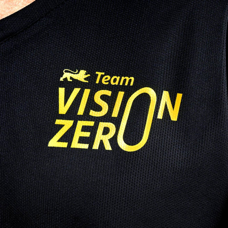 Schwarzes T-Shirt mit dem Logo Aufdruck Team Vision Zero
