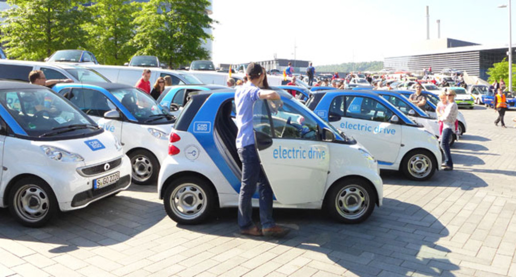 Elektrofahrzeug Weltrekord am 31. Mai 2014 in Stuttgart. Car2go unterstützte den Weltrekord mit seinen Smart Electric Drive aus der Stuttgarter Carsharing-Flotte.