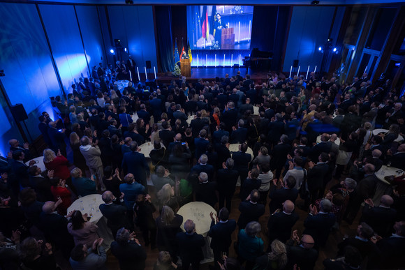 Europa Neujahrsempfang in der Landesvertretung in Brüssel Blick in den Saal bei der Ansprache von Staatssekretär Florian Hassler
