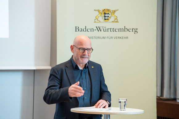 Fussverkehr 1.000 Zebrastreifen für Baden-Württemberg Auftaktveranstaltung des Verkehrsministeriums im Aktionsprogramm Sichere Straßenquerung.