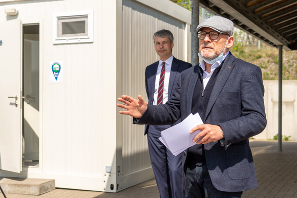 STRASSE Inbetriebnahme eines Sanitärcontainers an der Rastanlage Höllberg-Nord Duschcontainer A8