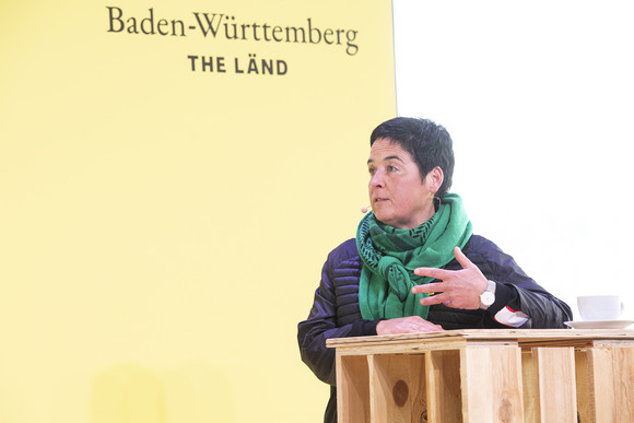 Imagekampagne Baden-Württemberg ist „THE LÄND“ Douce Steiner, Zwei-Sterne-Köchin und Hotelier im Hotel Restaurant Hirschen in Sulzburg, bei der Pressekonferenz im Hafen Stuttgart