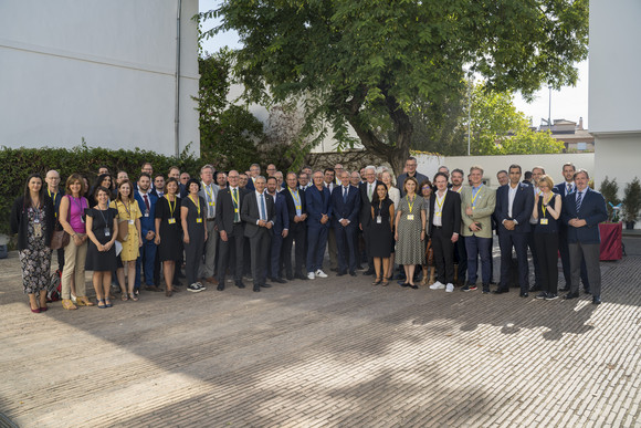 Europa Kretschmann auf Delegationsreise in Spanien Gruppenbild der baden-württembergischen Delegation mit andalusischen Vertreterinnen und Vertretern aus Politik, Wirtschaft und Wissenschaft