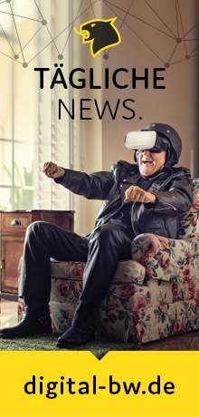 Bild eines Flyers mit dem Titel "Tägliche News". Eine Frau sitzt mit einer VR-Brille auf einem Sessel. 
