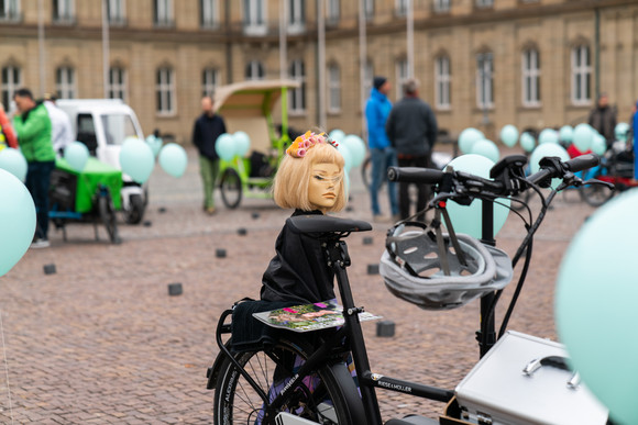 Elektromobilität Größte E-Lastenrad-Flotte 2018 in Stuttgart versammelt Größte E-Lastenrad-Flotte 2018 in Stuttgart versammelt. Bilderquelle: Ministerium für Verkehr BW, Daniel Mühlebach
