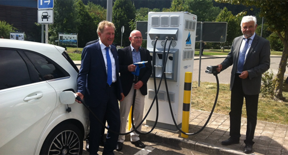 Norbert Barthle, Parlamentarischer Staatssekretär im Bundesministerium für Verkehr und digitale Infrastruktur, Verkehrsminister Winfried Hermann und Wolfgang Reimer, Regierungspräsident des Regierungsbezirks Stuttgart (v.l.n.r.)