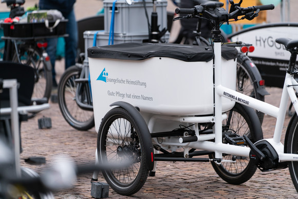 Elektromobilität Größte E-Lastenrad-Flotte 2018 in Stuttgart versammelt Größte E-Lastenrad-Flotte 2018 in Stuttgart versammelt. Bilderquelle: Ministerium für Verkehr BW, Daniel Mühlebach
