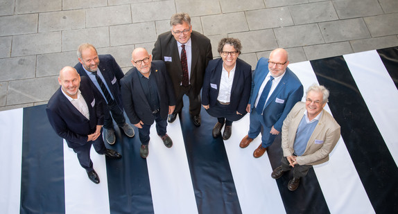 Gruppenbild mit den Modellkommunen: Bad Rippoldsau-Schapbach, Erligheim, Langenargen, Leonberg, Pforzheim und Schramberg