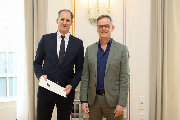 Medien Vorstand der Landesanstalt für Kommunikation ernannt Staatssekretär Rudi Hoogvliet (r.) und Dr. Wolfgang Kreißig (l.)
