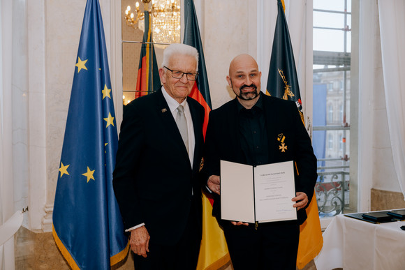 Ministerpräsident Winfried Kretschmann (links) und Dominik Kuhn (Dodokay) (rechts)