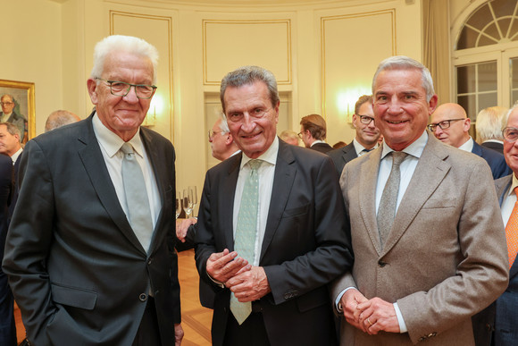Empfang 70. Geburtstag von Günther H. Oettinger Ministerpräsident Winfried Kretschmann (links), der ehemalige Ministerpräsident Günther H. Oettinger (Mitte) und Innenminister Thomas Strobl (rechts)