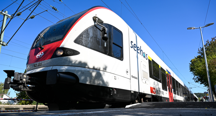 Netz 10a Seehas Bild des Bahnkopfs der Seehas-Bahn.
