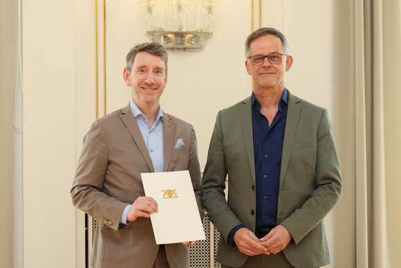 Medien Vorstand der Landesanstalt für Kommunikation ernannt Staatssekretär Rudi Hoogvliet (r.) und Prof. Dr. Boris Alexander Kühnle (l.)