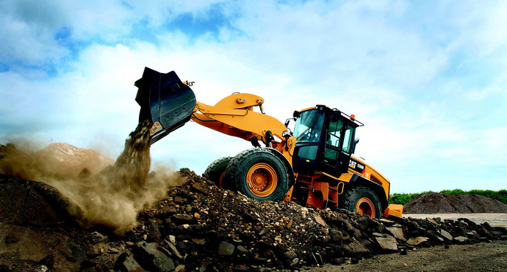 Ein Bagger lädt Schutt ab (Bidlerquelle: pixabay/wheel-loader-2580470/1920)