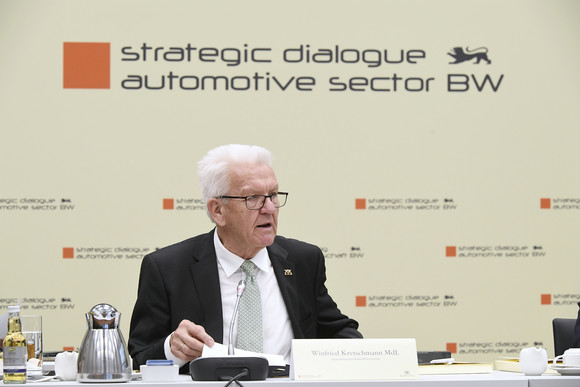Transformation Treffen des Strategiedialogs Automobilwirtschaft in Brüssel Ministerpräsident Winfried Kretschmann