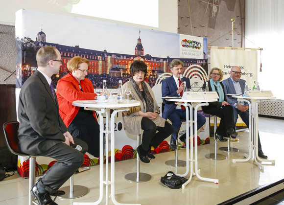 HEIMATTAGE Programmvorstellung für die Heimattage 2017 in Karlsruhe v.l.n.r.: Nicolette Kressl, Staatsrätin Gisela Erler, Oberbürgermeister Frank Mentrup, Susanne Asche, Martin Wacker (Foto: KEG/Jürgen Rösner)