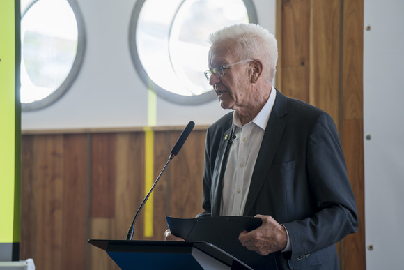 Europa Kretschmann auf Delegationsreise in Spanien Ministerpräsident Winfried Kretschmann zu Gast bei seiner Delegationsreise in Sevilla