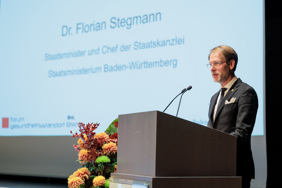 Gesundheit Vierte Jahresveranstaltung des Forums Gesundheitsstandort Staatsminister und Chef der Staatskanzlei Dr. Florian Stegmann