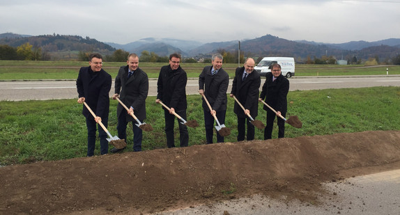 v. l. n. r.: Thorsten Erny (BM Gengenbach), Philipp Clever (BM Berghaupten), Volker Schebesta MdL u. StS, PStS Steffen Bilger, Andreas Hollatz AL2 VM, Claus Walther AP4 RPF