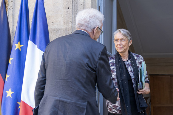 Auslandsreise Kretschmann auf Delegationsreise in Paris Ministerpräsident Winfried Kretschmann (l.) und die Ministerin für ökologischen Wandel sowie Verkehr Elisabeth Borne (r.)