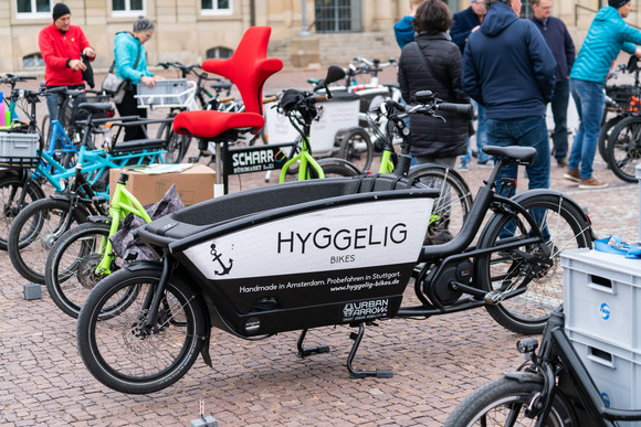 Elektromobilität Größte E-Lastenrad-Flotte 2018 in Stuttgart versammelt Größte E-Lastenrad-Flotte 2018 in Stuttgart versammelt. Bilderquelle: Ministerium für Verkehr BW, Daniel Mühlebach
