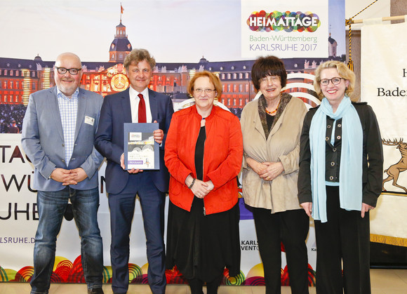 HEIMATTAGE Programmvorstellung für die Heimattage 2017 in Karlsruhe v.l.n.r.: Martin Wacker, Oberbürgermeister Frank Mentrup, Nicolette Kressl, Staatsrätin Gisela Erler, Susanne Asche (Foto: KEG/Jürgen Rösner)