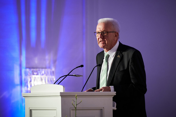 Europa Baerbock hält „Stuttgarter Rede zu Europa“ Ministerpräsident Winfried Kretschmann bei seiner Ansprache
