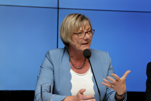 Finanzministerin Edith Sitzmann bei der Regierungspressekonferenz (Bild: Staatsministerium Baden-Württemberg)