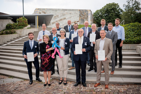 FUSS Auftakt Fußverkehrs-Checks Gruppenbild mit Staatssekretärin Elke Zimmer MdB und den Vertreterinnen und Vertretern der Teilnahmekommunen