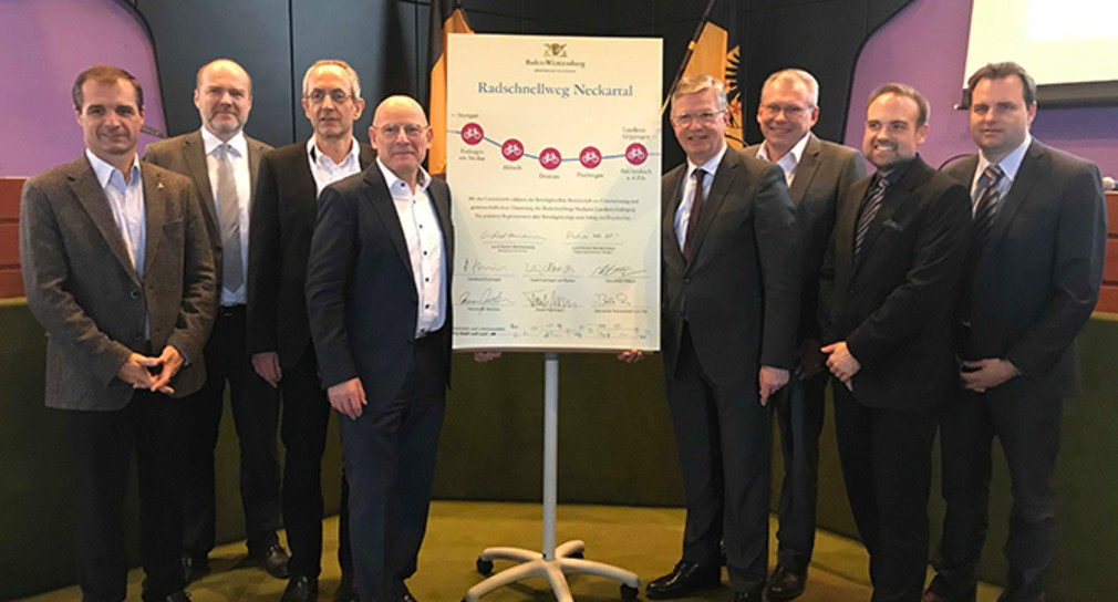 Land, Landkreis Esslingen und beteiligte Kommunen unterzeichnen Mitwirkungserklärung.