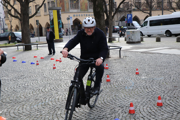 Verkehrssicherheit Initiative „SICHER E-BIKEN „Sicher E-Biken“ – Ministerium fördert kostenlose Fahrsicherheitstrainings für Pedelec-Käufer (Bilderquelle: Hannes Huber Kommunikation)