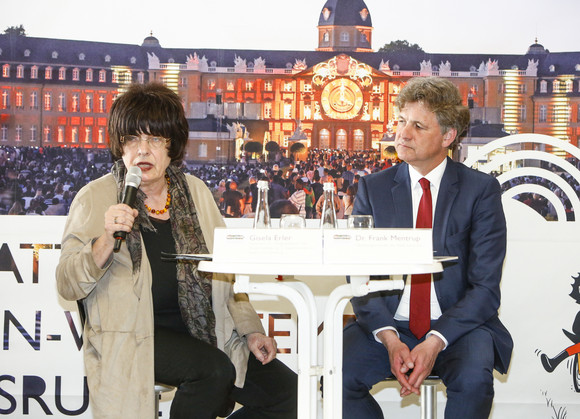 HEIMATTAGE Programmvorstellung für die Heimattage 2017 in Karlsruhe Staatsrätin Gisela Erler (l.) und Oberbürgermeister Frank Mentrup (r.) (Foto: KEG/Jürgen Rösner)