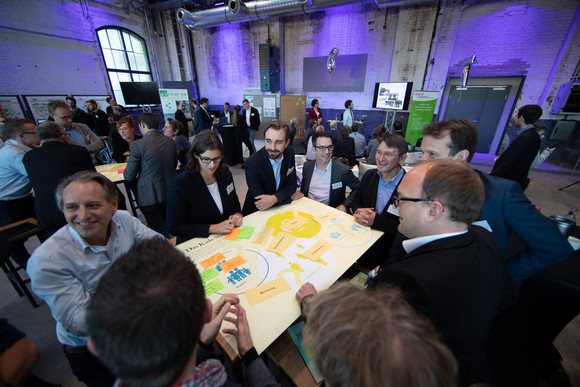 Digitale Mobilität verWEGEner Höhepunkt der Ideenschmiede digitale Mobilität VerWEGEn: Die Ideenkonferenz des Ministeriums für Verkehr BW (Bilderquelle: Christian Hass)