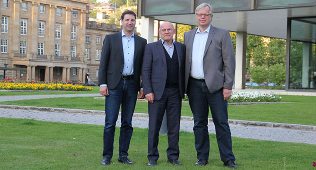 Minister Hermann mit dem Gewinnerteam "Mitfahren-BW" (Foto © Verkehrsministerium Baden-Württemberg)