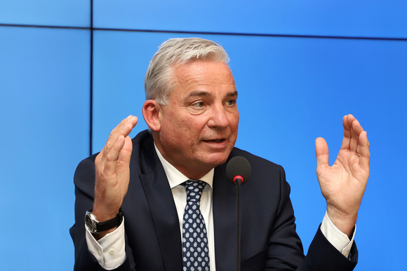 Pressekonferenz Luftreinhaltung in Stuttgart und Digitalisierung von Kommunen Innenminister Thomas Strobl (Bild: Staatsministerium Baden-Württemberg)