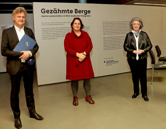 Gedenkveranstaltung 80. Jahrestag der Deportationen nach Gurs Oberbürgermeister Dr. Frank Mentrup (l.), Staatsministerin Theresa Schopper (M.) und Solange Rosenberg (r.), Vorsitzende der Jüdischen Kultusgemeinde Karlsruhe