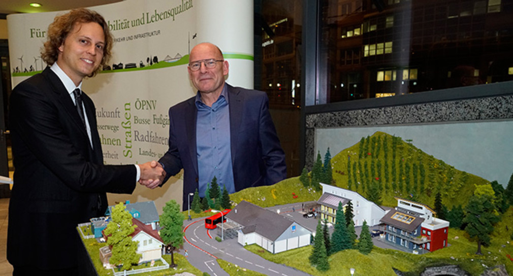 Minister Hermann zusammen mit dem Geschäftsführer von Märklin Modellbahnen Herrn Florian Sieber