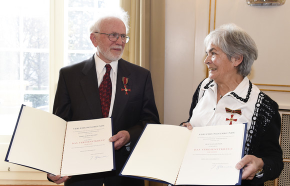 Auszeichnung Verdienstkreuz für Ilse und Albert Bäumer Albert Bäumer (l.) und Ilse Bäumer (r.)