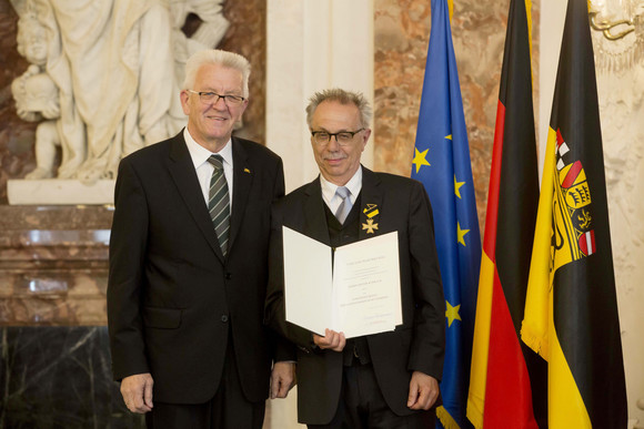 Auszeichnung Verdienstorden des Landes an 22 verdiente Persönlichkeiten Ministerpräsident Winfried Kretschmann (l.) und Dieter Kosslick (r.)