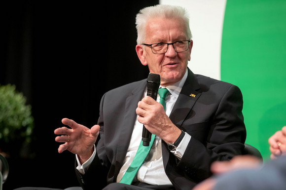 ZWISCHENBILANZ Nüchtern betrachtet erfolgreich – Kretschmann und Strobl in Ehingen Ministerpräsident Winfried Kretschmann (Bild: Staatsministerium Baden-Württemberg)