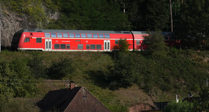 Netz 13 Schwarzwaldbahn Zugtyp BR 146 und Dosto Wagen (RE 2) auf der Strecke der Schwarzwaldbahn.
