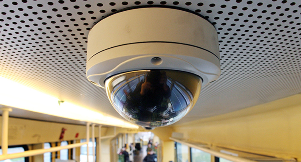 Überwachungskamera in der Bahn (Bilderquelle: dpa)