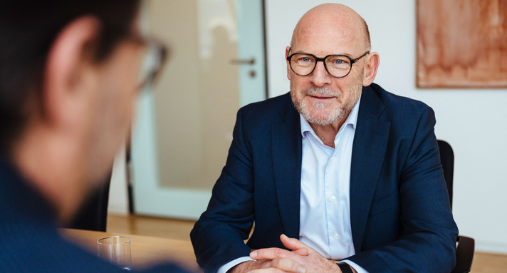 Winfried Hermann, Minister für Verkehr im Gespräch (Bild: Sebastian Berger)